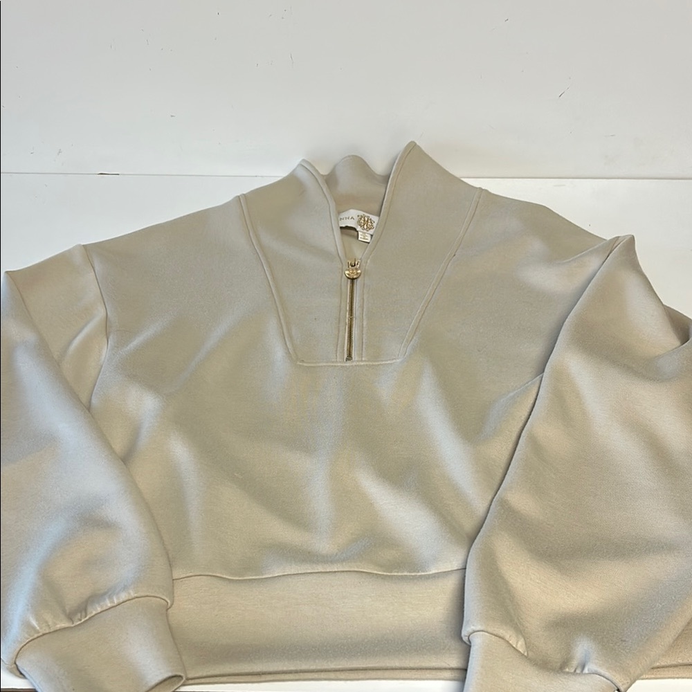 ANNA CATE
MONROE SWEATSHIRT